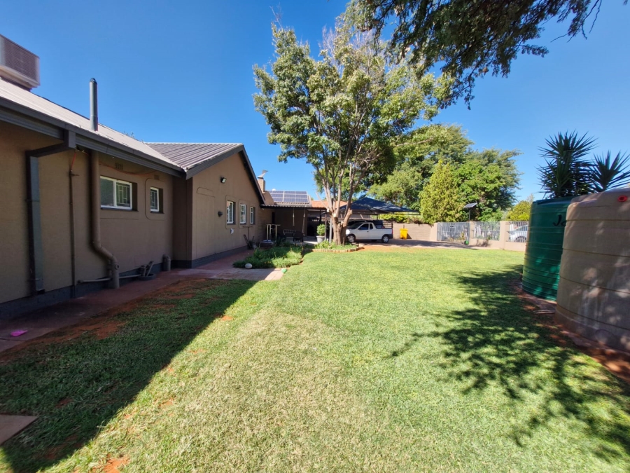 To Let 4 Bedroom Property for Rent in Kathu Northern Cape